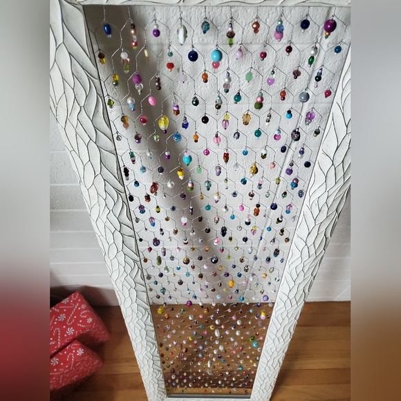 BOHO CHICKEN WIRE BEADED FRAME/WALL DECOR - Picture 6 of 10